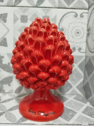 Pigna Ceramica Rossa Decorativa verus Caltagirone