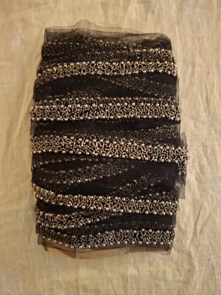 Pasamanería pedrería negra y plateada