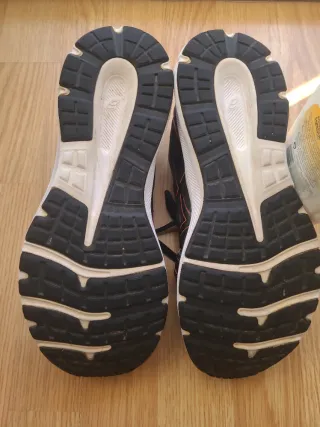 Deportivas Asics Negras y Naranjas