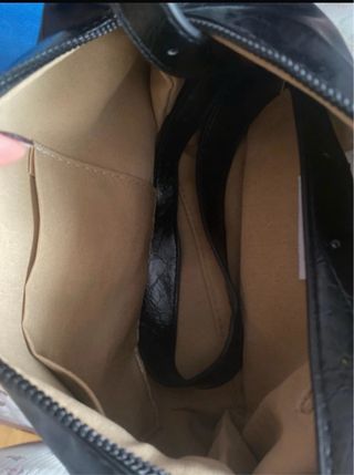 Bolso bandolera negro con hebillas