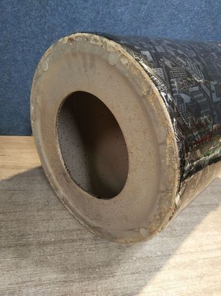 Taburete de cerámica de diseño negro y plata