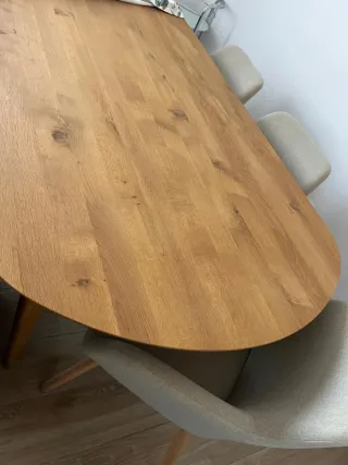 Mesa de comedor de madera