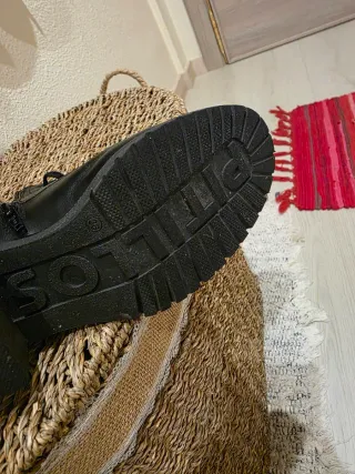 Botines negros de cordones