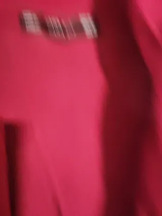 Chaqueta polar roja cuello alto