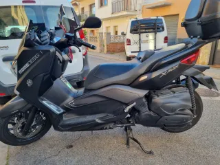 Yamaha XMAX MOMODESIGN Negra