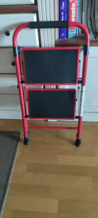 Escalera de 2 peldaños roja