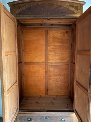 Marco de madera y armario