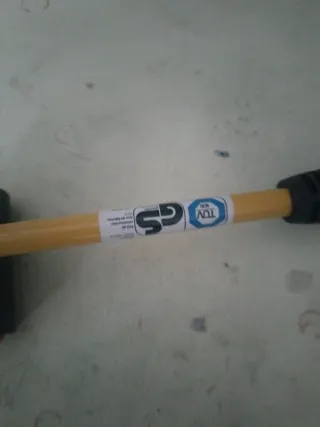 Herramienta de seguridad amarilla