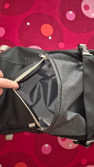 Mochila Negra y Gris