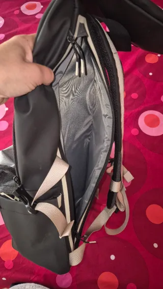 Mochila Negra y Gris