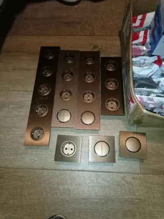 Regletas enchufes e interruptores