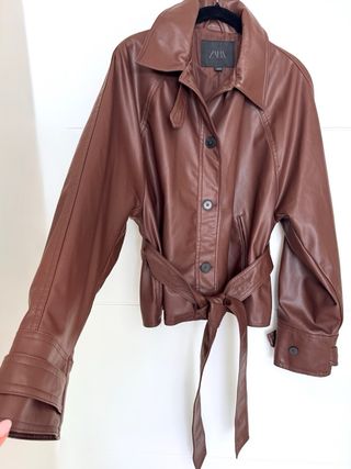 Chaqueta tendencia, efecto piel, marrón, M, Zara