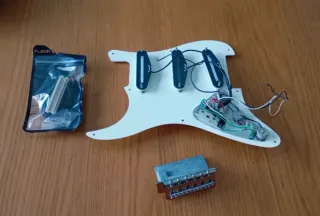 Pickguard completo Fender Squier + Ponte + Pickup