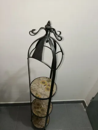 Estantería hierro cerámica flores