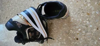 Bambas Guess negras y doradas poco uso