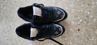 Bambas Guess negras y doradas poco uso