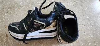 Bambas Guess negras y doradas poco uso