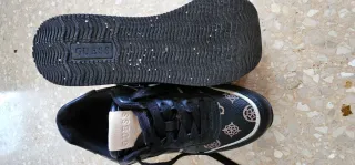 Bambas Guess negras y doradas poco uso