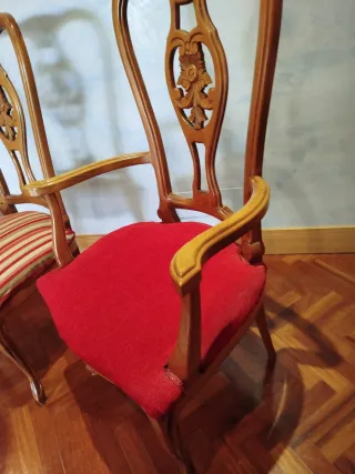 Juego de 4 sillas de comedor de madera y 2 sillon