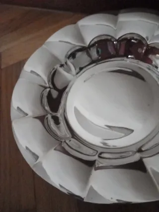 Bandeja de alpaca con diseño ondulado