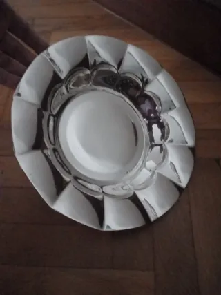 Bandeja de alpaca con diseño ondulado