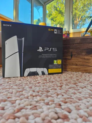 PlayStation 5 Slim Digital 1TB con 2 controller