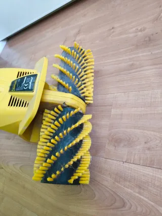 Limpia y peina césped