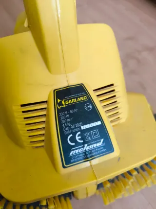 Limpia y peina césped