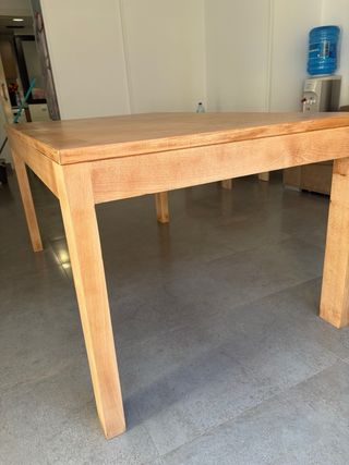 Mesa de madera maciza acabado natural