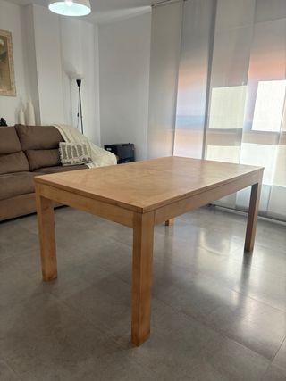 Mesa de madera maciza acabado natural
