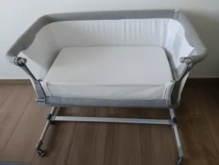 Cuna colecho gris y blanca