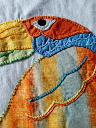 Camiseta patchwork tucán