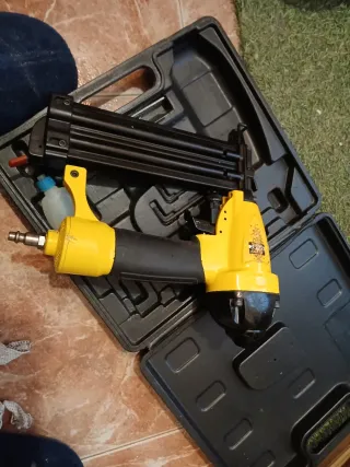 Clavadora Neumática Profesional