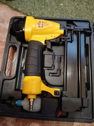 Clavadora Neumática Profesional