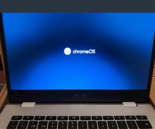 Portátil ASUS en su caja original, esta impecable.