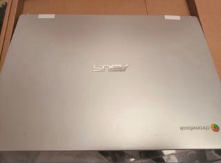 Portátil ASUS en su caja original, esta impecable.