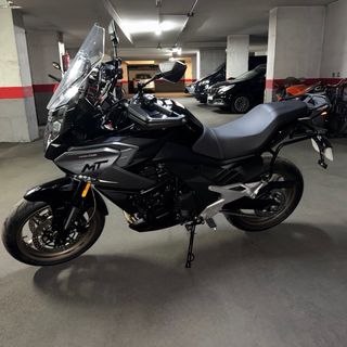 CF Moto 700 MT Negra/Gris