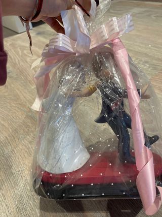 Figura de boda bailando