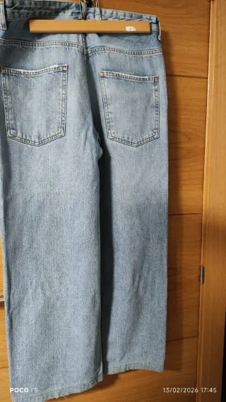 Pantalón ancho vaquero talla 36,pero talla grande.