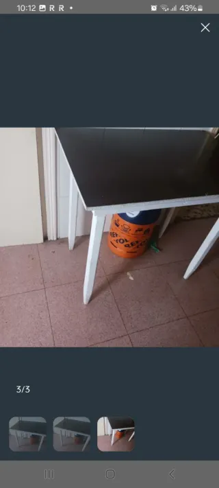 Mesa de cocina negra y blanca