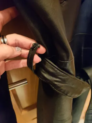 Gabardina de Piel Negra