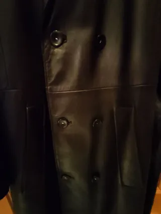 Gabardina de Piel Negra