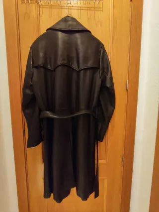 Gabardina de Piel Negra