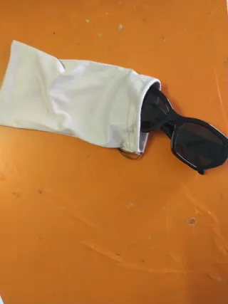 Occhiali da sole donna Luxottica neri e marroni