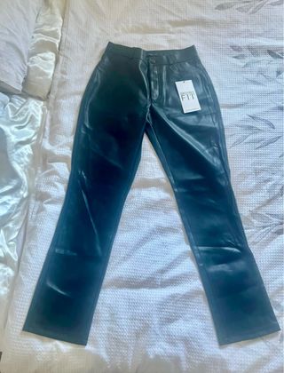 Pantalones efecto piel