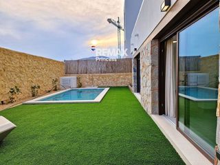 Chalet en venta en Cala de Finestrat en Finestrat