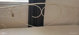 Sofá cama de hierro, diseño de antiguo y elegant