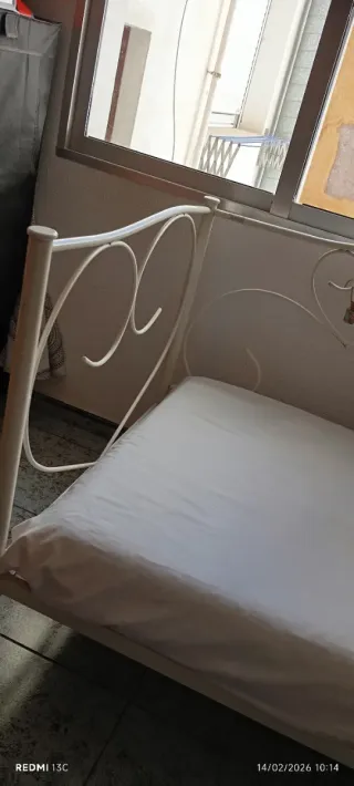 Sofá cama de hierro, diseño de antiguo y elegant
