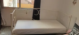 Sofá cama de hierro, diseño de antiguo y elegant