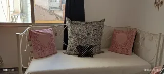 Sofá cama de hierro, diseño de antiguo y elegant